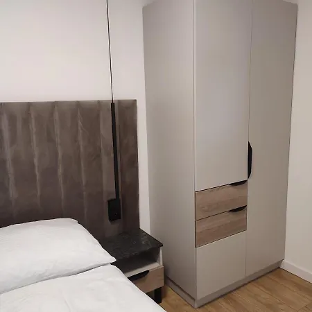 Amadeus Mare רובי